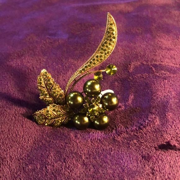 Bling broach in sage green n gold - Picture 1 of 1